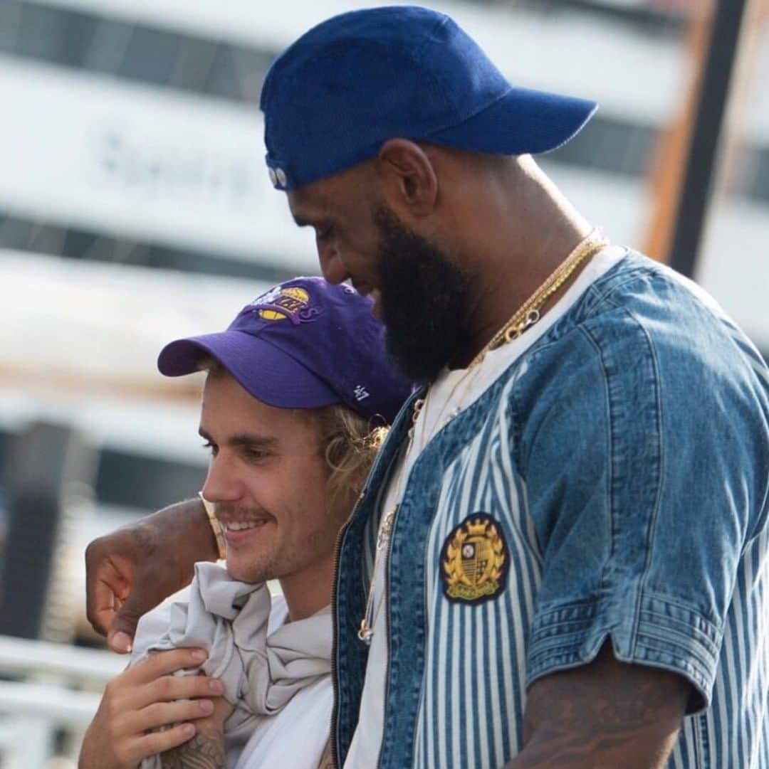 ジャスティン・ビーバーさんのインスタグラム写真 - (ジャスティン・ビーバーInstagram)「Thanks for signing my shoes bron bron」9月8日 0時36分 - justinbieber