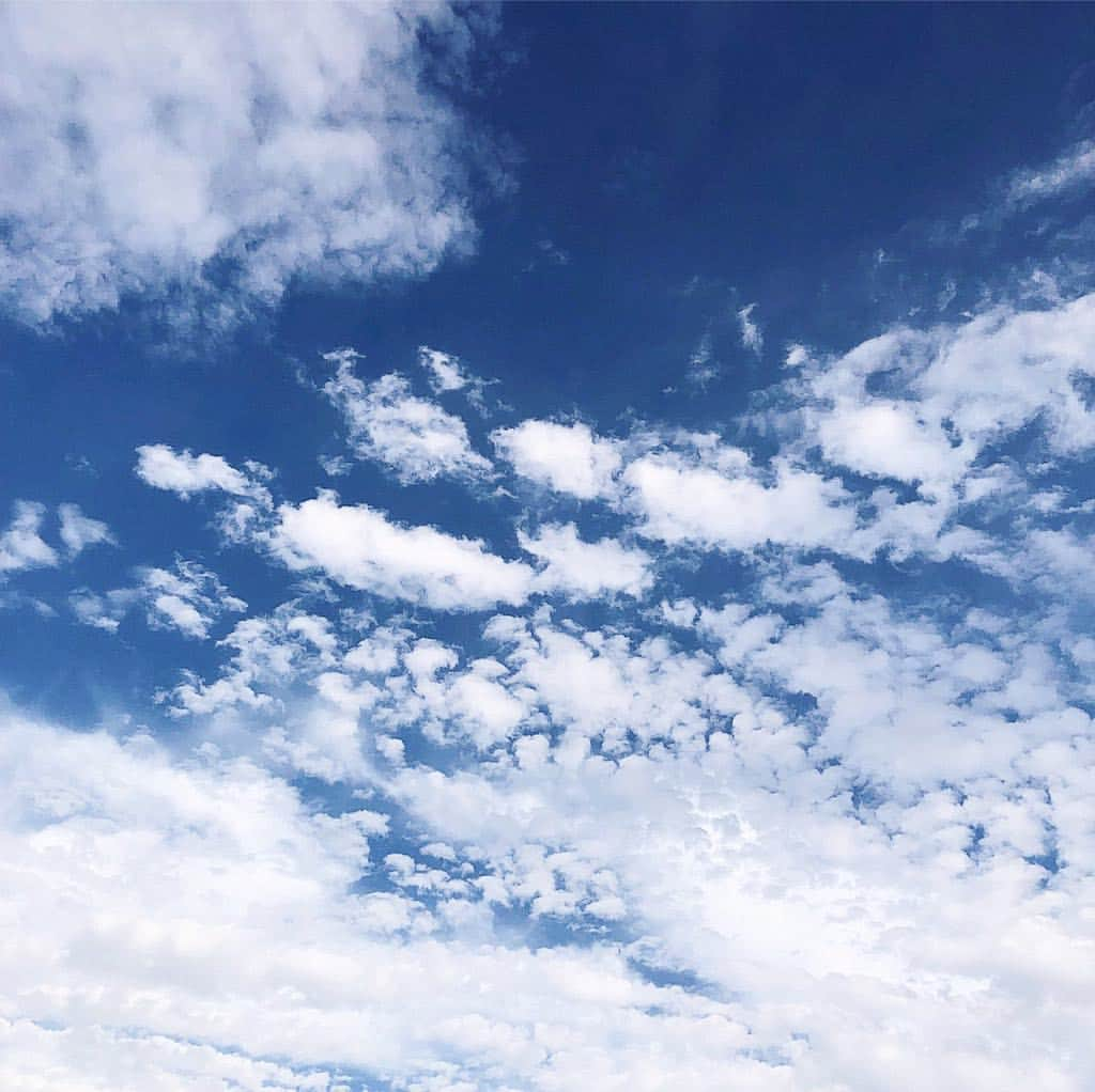 山岸愛梨さんのインスタグラム写真 - (山岸愛梨Instagram)「雲に秋を感じた(^^)空はやっぱり秋が好きだなぁ。早く雨が落ち着きますように。  #秋 #空 #雲」9月8日 1時29分 - airi_yamagishi