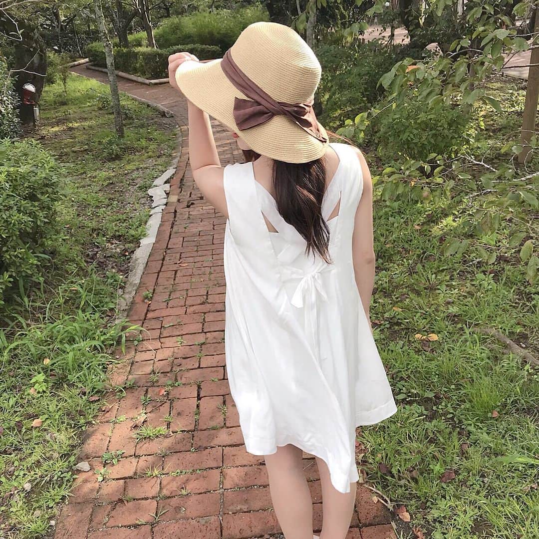 左伴彩佳さんのインスタグラム写真 - (左伴彩佳Instagram)「・ もう暑い夏も終わりつつあるね👒 ・ #snidel #onepiece」9月8日 13時35分 - hidaaya_729