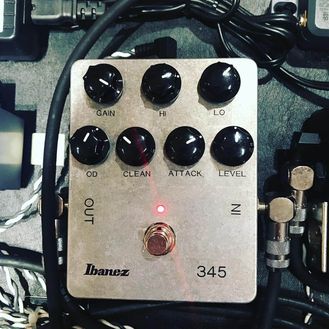 345さんのインスタグラム写真 - (345Instagram)「Ibanezさんに作ってもらったエフェクター、まだ試作段階ですが、かなり良い感じで、北京のライブから使っています。とってもうれしい◎」9月8日 13時52分 - 345.uu