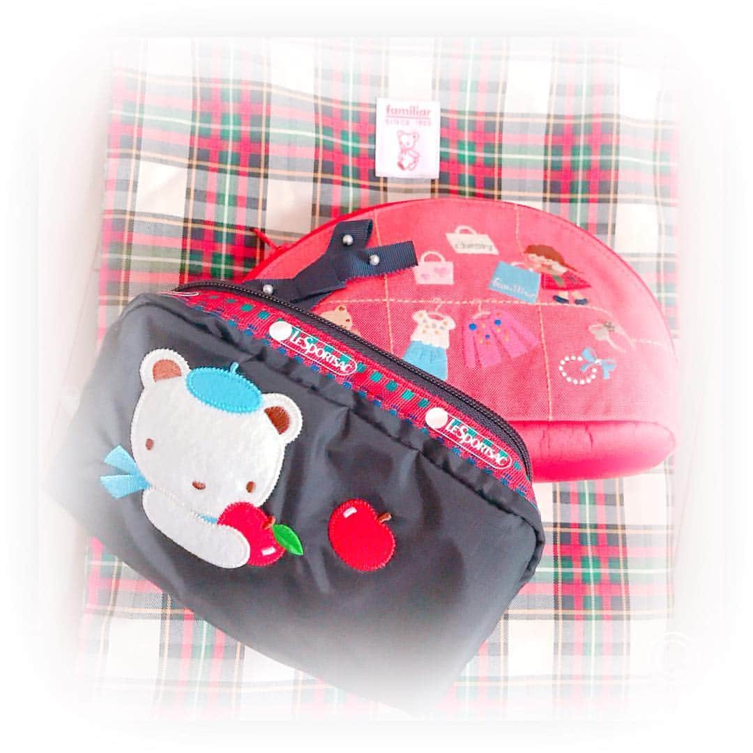 のインスタグラム：「持ち歩き用コスメポーチをチェンジ♡ ファミリアのチェスティコラボからレスポコラボへ♡ チェスティコラボはブルーも愛用中…♡ いよいよ今日神戸本店オープンですね♡  #ファミリア #ファミリア大好き @familiar_official  #チェスティコラボ #レスポコラボ #ファミリア新作 #ファミリア神戸本店」