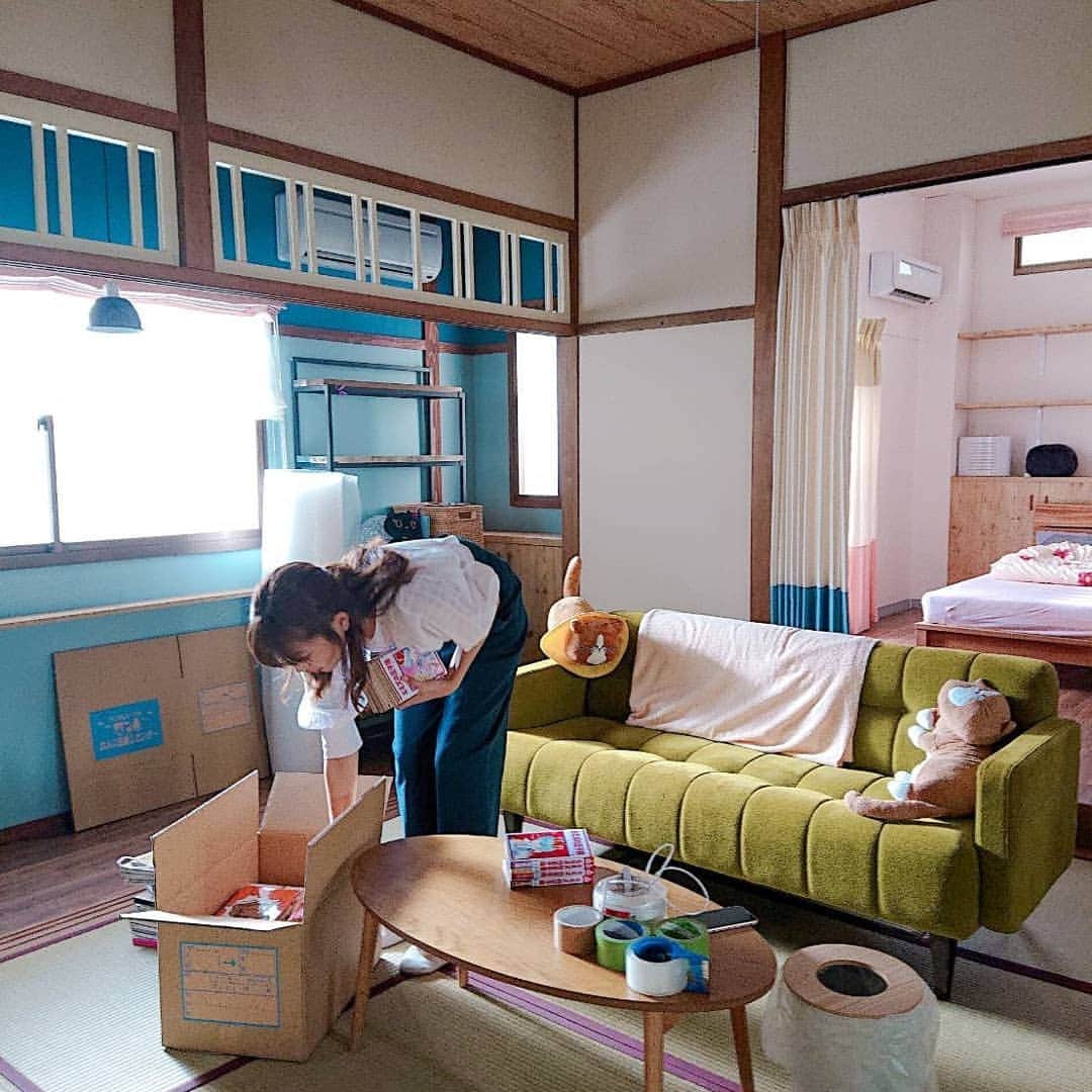 テレビ朝日「ヒモメン」のインスタグラム：「⠀ 【今夜11時15分！ヒモメン最終回‼️】⠀ ⠀ ゆり子、一体どうしたの⁉️⠀ ⠀ #宝物のミミズの王子様も段ボールに…😿⠀ #川口春奈⠀ #土曜ナイトドラマ⠀ #ヒモメン⠀ #第7話⠀ #9/8(土)よる23時15分～」