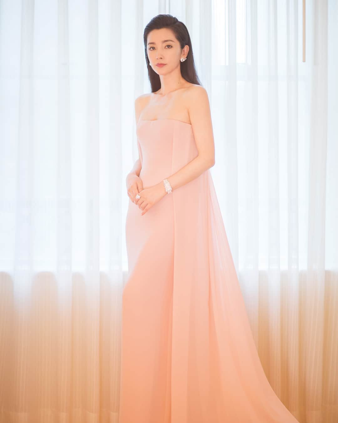 リー・ビンビン（Li Bingbing）のインスタグラム：「#RL50 #ralphlauren #NYFW  @ralphlauren  Going out for the show 💗」