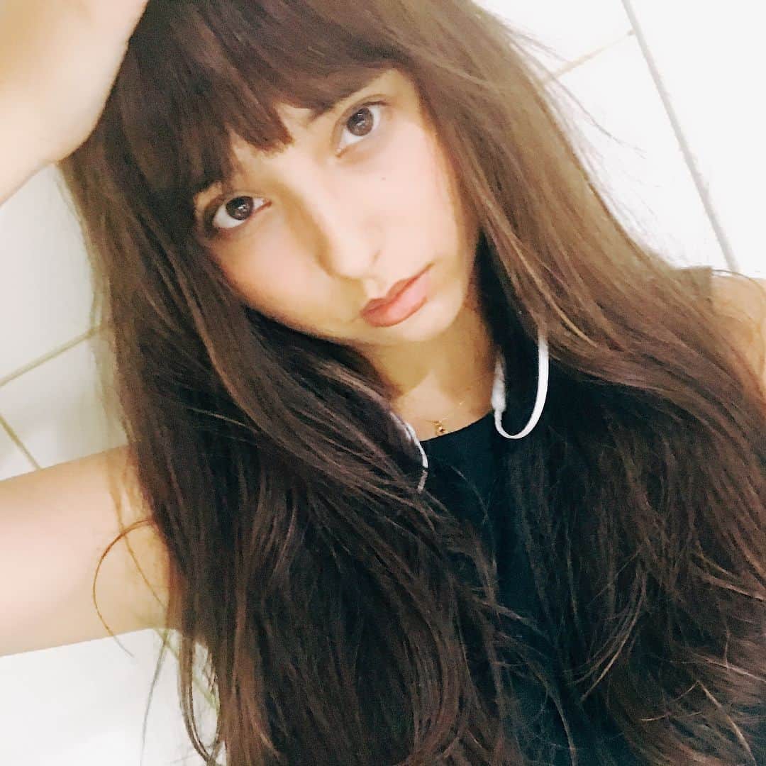石田ニコルさんのインスタグラム写真 - (石田ニコルInstagram)「先日、前髪つくりました。  人生初ぱっつん  気に入ってくれるかな？ 女の子パワー全開です 頑張る。頑張ろう！  #石田ニコル #前髪#できました#すき？」9月8日 12時15分 - nicole_ishida