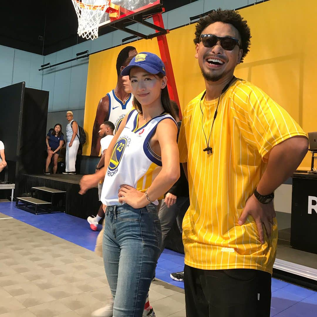 Rakuten NBA 32さんのインスタグラム写真 - (Rakuten NBA 32Instagram)「ドレイモンド・グリーン選手初来日🇯🇵 本日、二子玉川でNBA Fan Meeting 2018 with Draymond Green が開催されました‼️🏀 皆さんは参加されましたか❓ グリーン選手の所属するウォリアーズのアンバサダーの宮河マヤちゃんもイベントに参加しましたよ〜😍💛💙 . #rakuten #楽天 #RakutenTV #楽天TV #rakutennba32 #楽天NBA32 #バスケ #NBA #basketball #バスケ女子 #トレーニング #DraymondGreen #ドレイモンドグリーン #ウォーリアーズ #宮河マヤ #sanfrancisco #oakland #goldenstatewarriors #warriors #dubnation #gsw #二子玉川」9月8日 22時10分 - rakuten_nba32