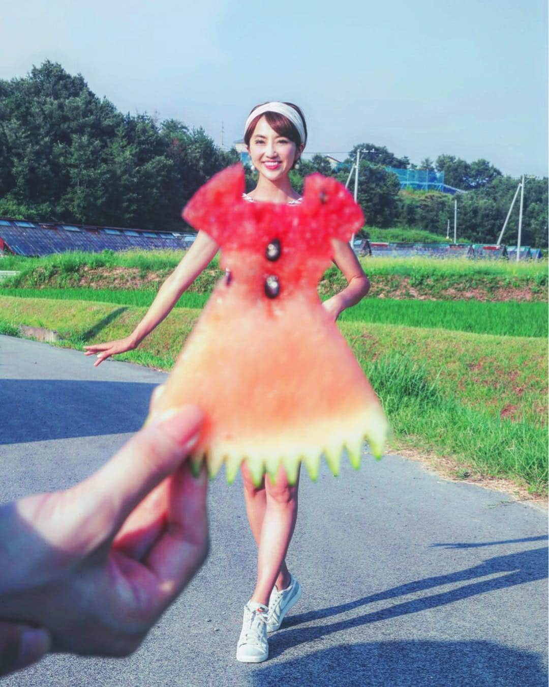 渡辺由布子さんのインスタグラム写真 - (渡辺由布子Instagram)「🍉 現在展開中の岡山県観光プロジェクト「#おかやま果物時間 @okayamakudamonojikan 」では、 くだもの王国 #岡山 のフルーツを使って、 #トリックフォト に挑戦！ ・ まずは今年のトレンド #スイカドレス 👗  #カービング  #職人技  #晴れの国おかやま  #おかやま果物時間2018  #PR  #watermelon  #watermelondress  #summervibes  #DiscoverJapan  #VisitOkayama  #okayama  #🇯🇵 #🍉」9月8日 23時08分 - watanabe_yuko