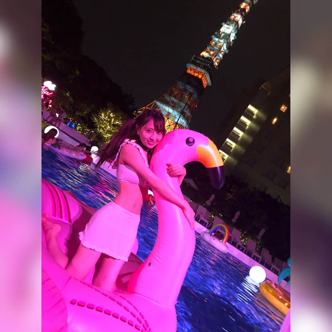 竹内星菜さんのインスタグラム写真 - (竹内星菜Instagram)「スワイプしてね→ 最後の写真はサービースショット🤳 . れなもとまなみんと行った ナイトプールの写真見ながら にやにやしてる星菜さんです←💕 . . あとこの水着がバブルスで 可愛い過ぎて一目惚れして 買ってしまった水着でね👙 セーラーデザインやの(*´ω｀*)つ . #CanCamNightPool #東京プリンスホテル #ナイトプール #cancan #東京タワー」9月8日 16時31分 - seina0227