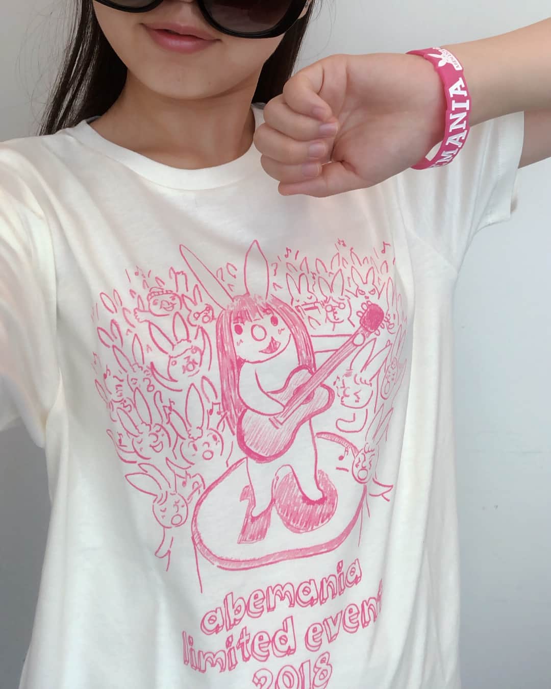 阿部真央のインスタグラム：「#阿部真央 オフィシャルファンクラブ #あべまにあ 限定イベント2018 グッズ製作中❗️ 恒例の👕Tシャツに加え、今回はラババンも🤗 🎫最終受付は明日9/9(日)23:59まで‼️ なお、あべまにあ限定イベント2018グッズ販売収益の一部は自然災害復興支援のための寄付金とさせて頂きます。  被災地の皆さまには心よりお見舞い申し上げますとともに一日も早い復興をお祈り致します。  今年はもちろん、これまでに自然災害に遭われている地域の復興に少しでも貢献させて頂けたら幸いです。まずはここから。皆さまどうぞよろしくお願いします！！」