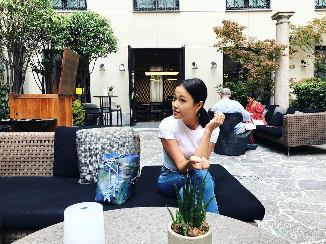 草刈麻有のインスタグラム：「☕️」