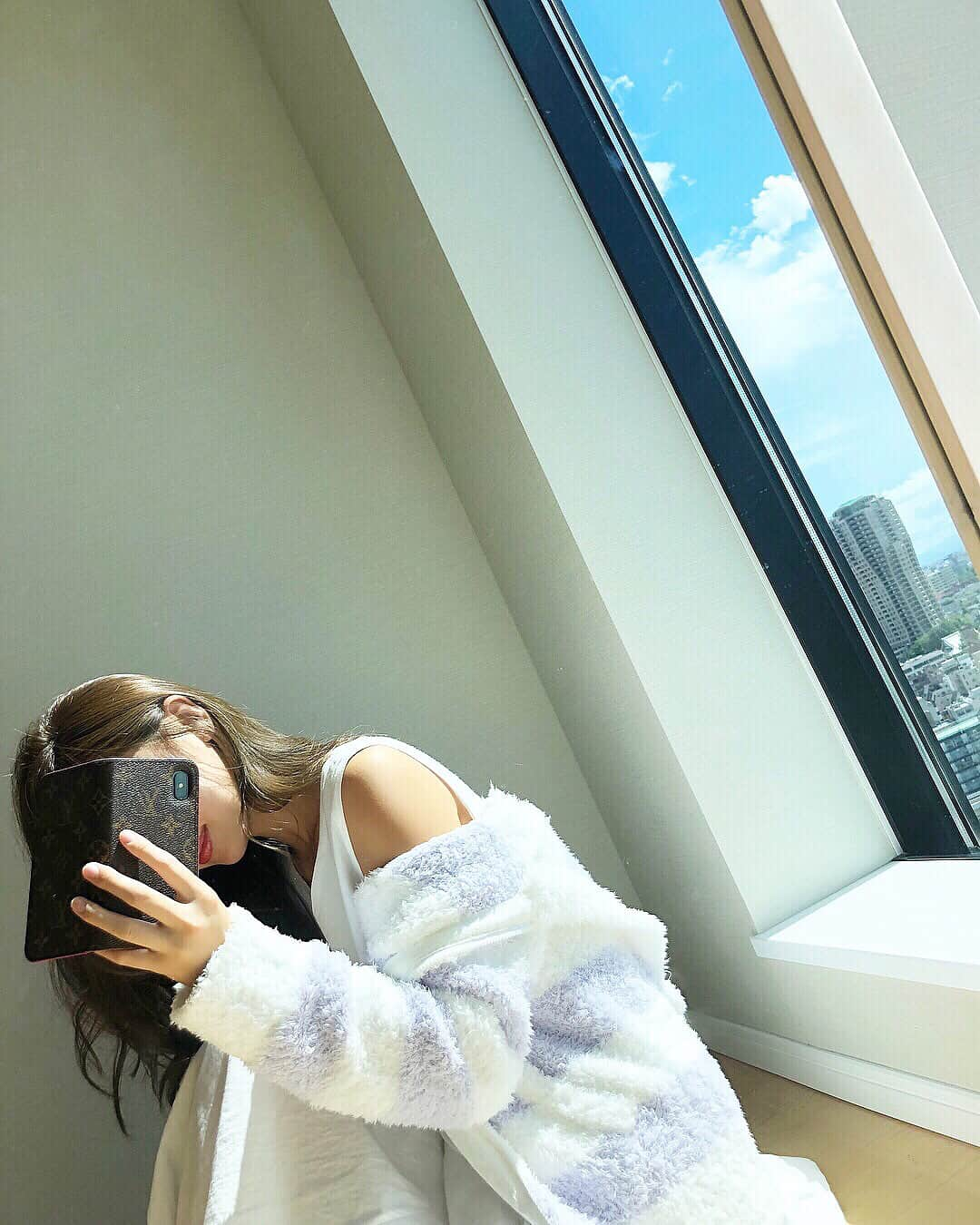 岡部あゆみさんのインスタグラム写真 - (岡部あゆみInstagram)「↩︎ ↩︎ ↩︎ 大好き土曜日 ぽかぽか いい天気🌞☕️💭 もこもこは @gelatopique ❤︎#gelatopique#mocomoco#10th#unitedarrows#ジェラートピケ#モコモコ#ルームウェア#ジェラピケ#ギフト#ユナイテッドアローズ#部屋着#ルームウェア#いい天気#ぐーたら#お家#ぽかぽか#土曜日」9月8日 19時53分 - ayumi_okabe