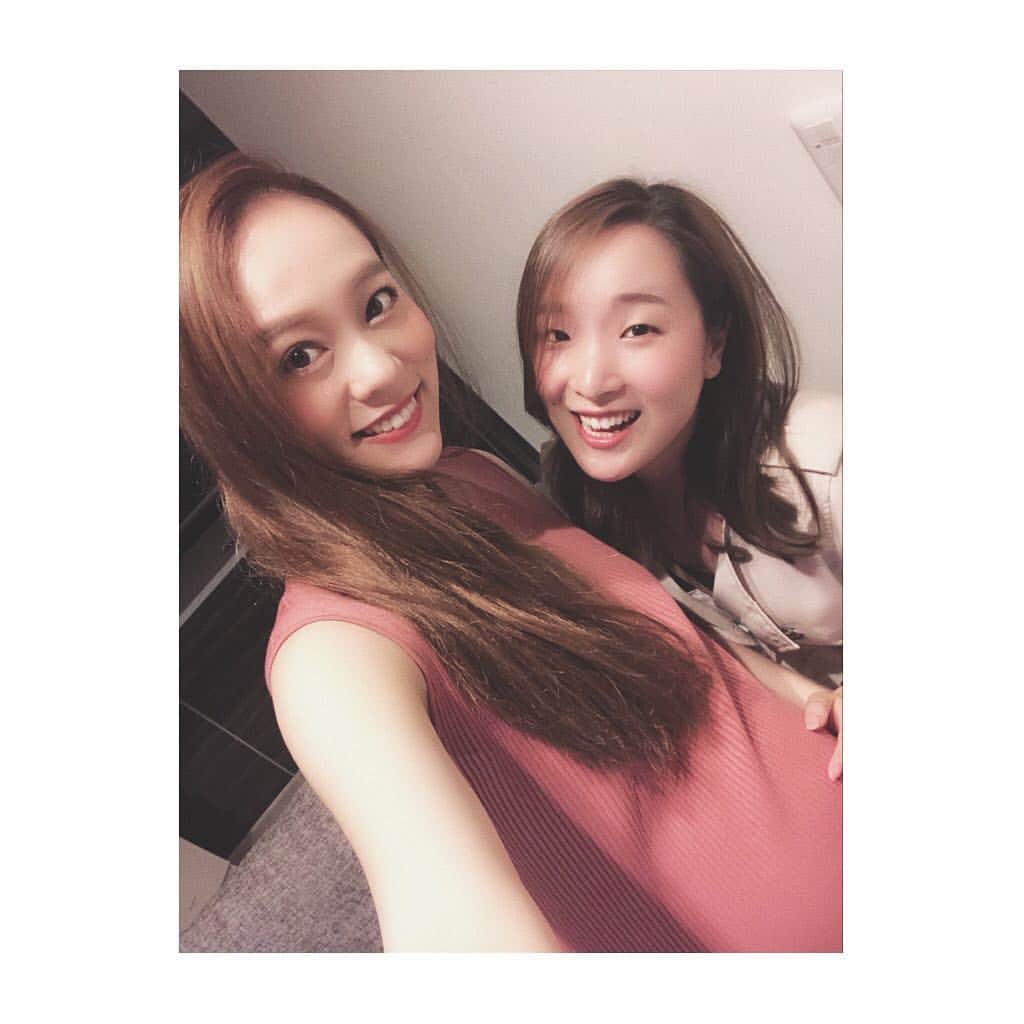 竹澤萌子のインスタグラム：「家まで会いに来てくれた親友🏡😮❤️❤️ また生まれたら会いに来て〜👶💓🍼 お腹まで写したかったけど、背でかくて入りきらなかった🤰🌀🌀 #金中#金沢高校#さんぱち#3年間同じクラス#親友#もえこと#大好き#妊婦#マタニティ#初マタ#9ヶ月#dayoff#lunch#friends#myhome#maternity#34w5d#9months」