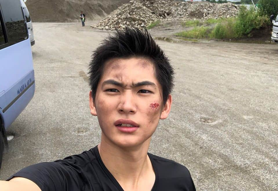 押田岳さんのインスタグラム写真 - (押田岳Instagram)「明日は仮面ライダー2話放送！ 1話ではビルドのお二方に来て頂いてますが2話でどんなからみがあるのか。 同時変身1テイクOKは、ベストマッチしすぎでした。笑笑 . 追加情報で、仮面ライダージオウのホームページに、キャストブログがあるのですが、今週は僕が担当してます！ 良かったらみてください！ . あとこないだふらっとしてる時に先輩たち見つけたからのせときます。笑笑 . #仮面ライダージオウ #仮面ライダービルド #桐生戦兎 #犬飼貴丈 さん #万丈龍我 #赤楚衛二 さん」9月8日 20時18分 - oshidagaku