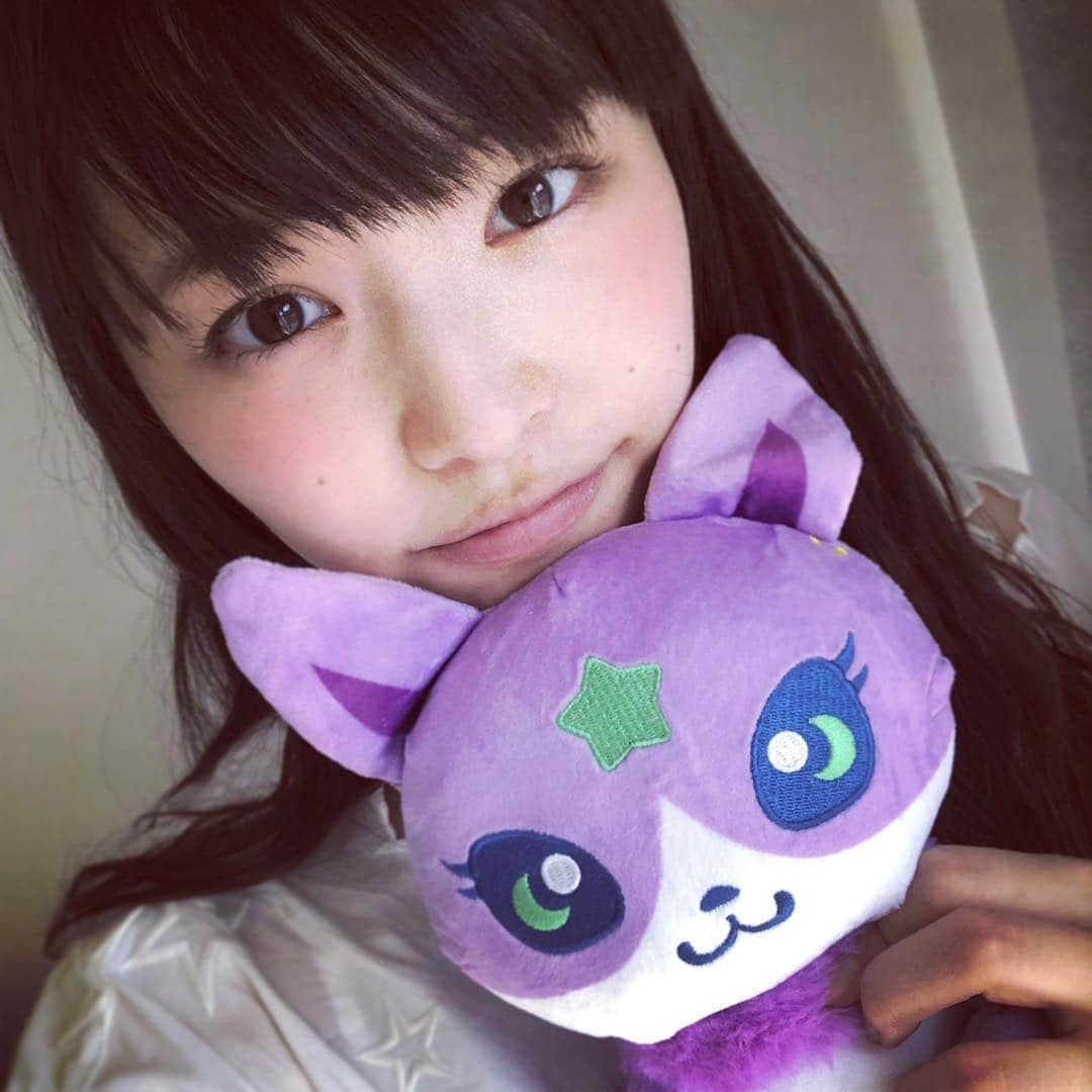 岡村いずみのインスタグラム：「いっしょにみるニャ🐱💜 #マジマジョピュアーズ #ララニャン」