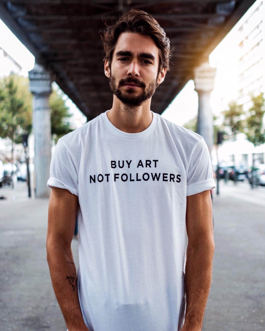 NICOLAS SIMOESのインスタグラム：「Buy art, not followers. Just saying 💥」