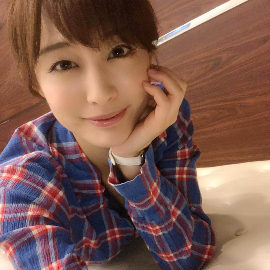 新井恵理那さんのインスタグラム写真 - (新井恵理那Instagram)「こんばんは？おはようございます？Nキャス呑み会で楽しい時間でした( ＾∀＾)きのうは顔隠してたので、露わにしてみましたよ( ^ω^ )それではおやすみなさい♪#新情報7daysニュースキャスター #新井恵理那」9月9日 4時25分 - elina_arai