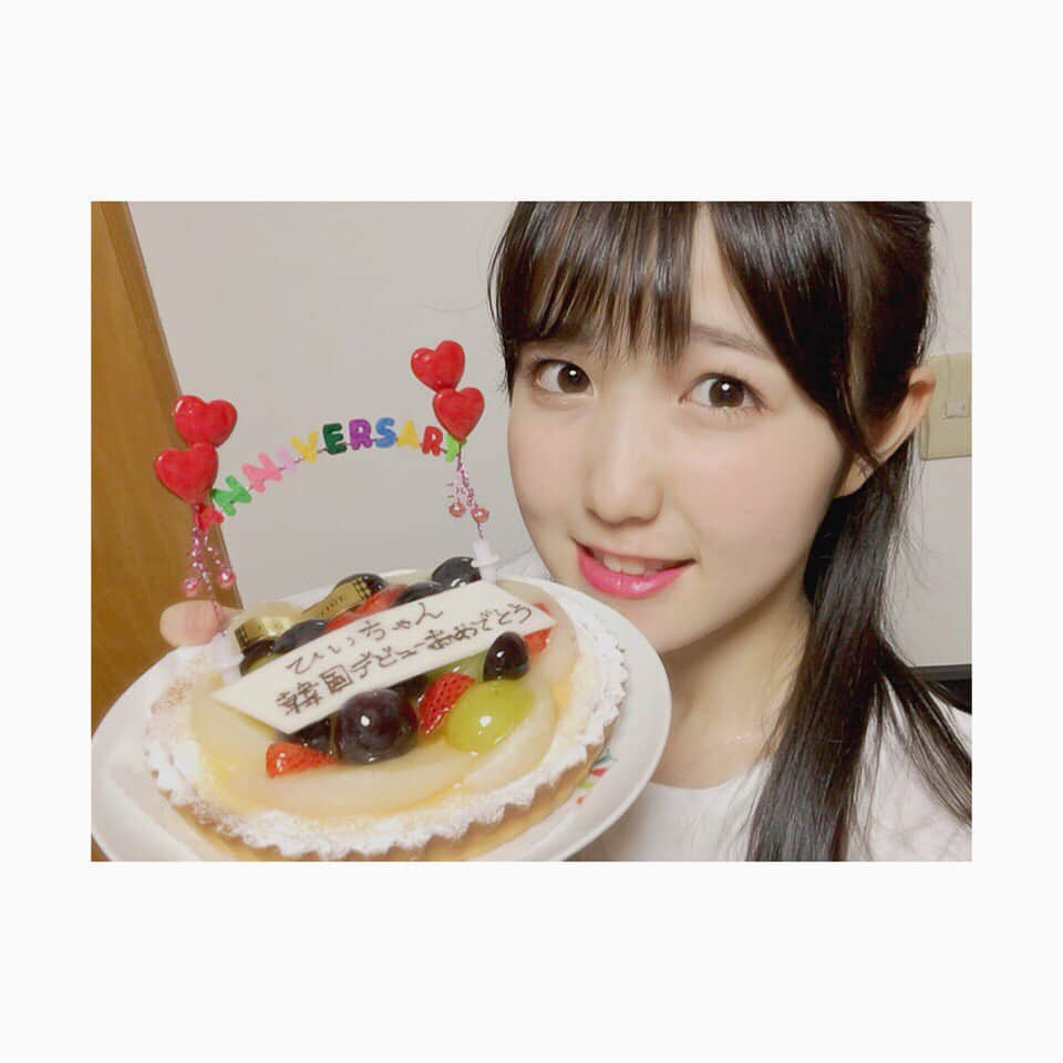 本田仁美さんのインスタグラム写真 - (本田仁美Instagram)「. このまえ家族のみんなが デビューのお祝いをしてくれました😊 チーズタルト🧀が美味しかった☺︎❤︎ . . #チーズタルト🧀 #お祝い🎉」9月9日 6時32分 - 10_hitomi_06