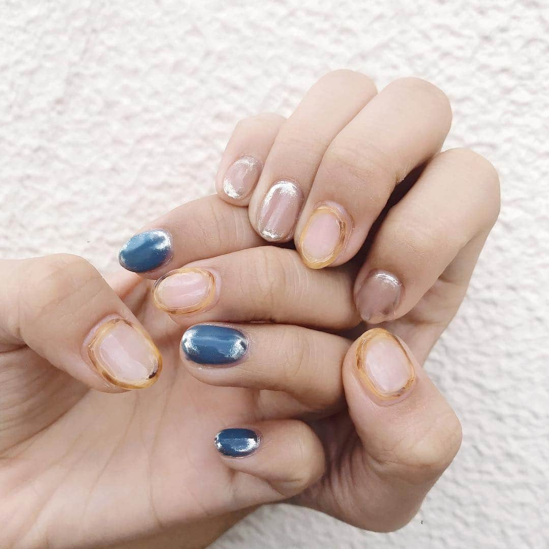 柳いろはさんのインスタグラム写真 - (柳いろはInstagram)「I got my nails done.❁ ・ ・ @chipieee_tokyo  @chipieee_nail_hime  ひめちゃんありがとう♡💅 ・ ・ 流行りのべっ甲で囲んだnail🧜🏼‍♀️ ところどころミラー入れてもらったよ♡ 秋をどこか感じさせるnails🐾 ・ ・ #chipieee  #chipieeenail  #chipieee_tokyo  #nails #fashion #ニュアンスネイル #べっ甲 #ミラーネイル」9月9日 17時28分 - irohayanagi