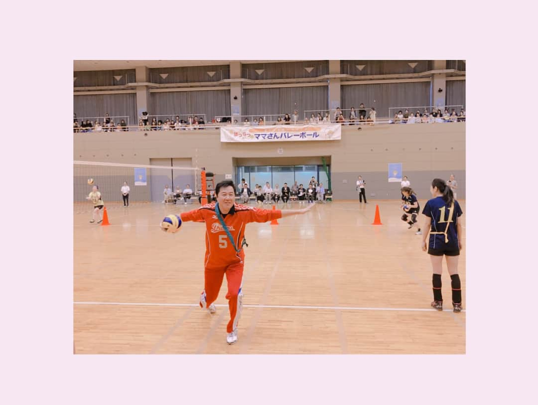 佐野優子さんのインスタグラム写真 - (佐野優子Instagram)「. 今週末は大阪池田市へ🏐 . 川合さんの絶妙なトークで盛り上がり、 大阪のママさん達のノリの良さでワイワイ楽しいイベントとなりました😆🎶 . #はつらつママさんバレーボール  #大阪府池田市」9月9日 17時47分 - yuko12345