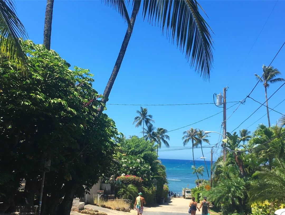 白石蘭さんのインスタグラム写真 - (白石蘭Instagram)「ハワイはどこを撮っても絵になるから、写真撮るのが上手いんじゃないかって錯覚になる😂💗💗 宿はカハラで徒歩１分でビーチで朝起きたらこのダイアモンドヘッドの絶景😌💕もう最高に癒された💕 来年もハワイいけますよーに☺️🌺 #hawaii#ハワイ#旅行好き#trip#diamondhead#kahala #lanikaibeach#instagood」9月9日 10時12分 - ran.shiraishi