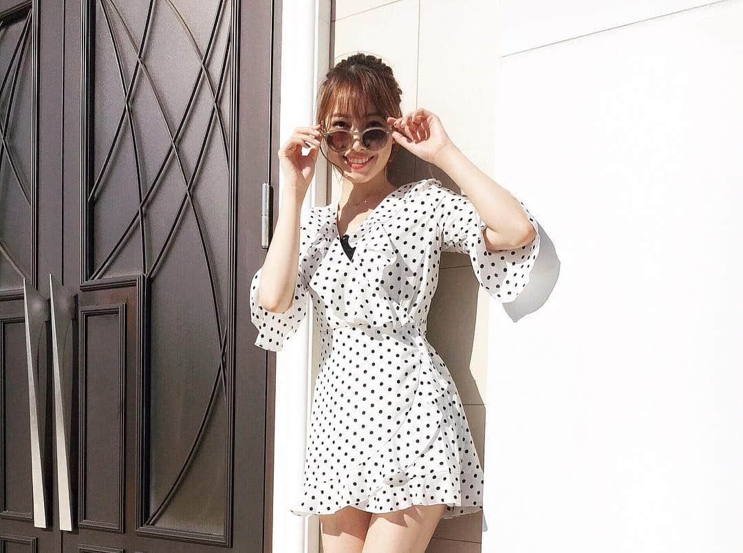 中山絵梨奈のインスタグラム：「まぶしい🕶 #ootd #code #rompers #duras #ドット #モノトーン #rayban #sunglasses #ロンパース #ズボン #fashion @duras_official @rayban」