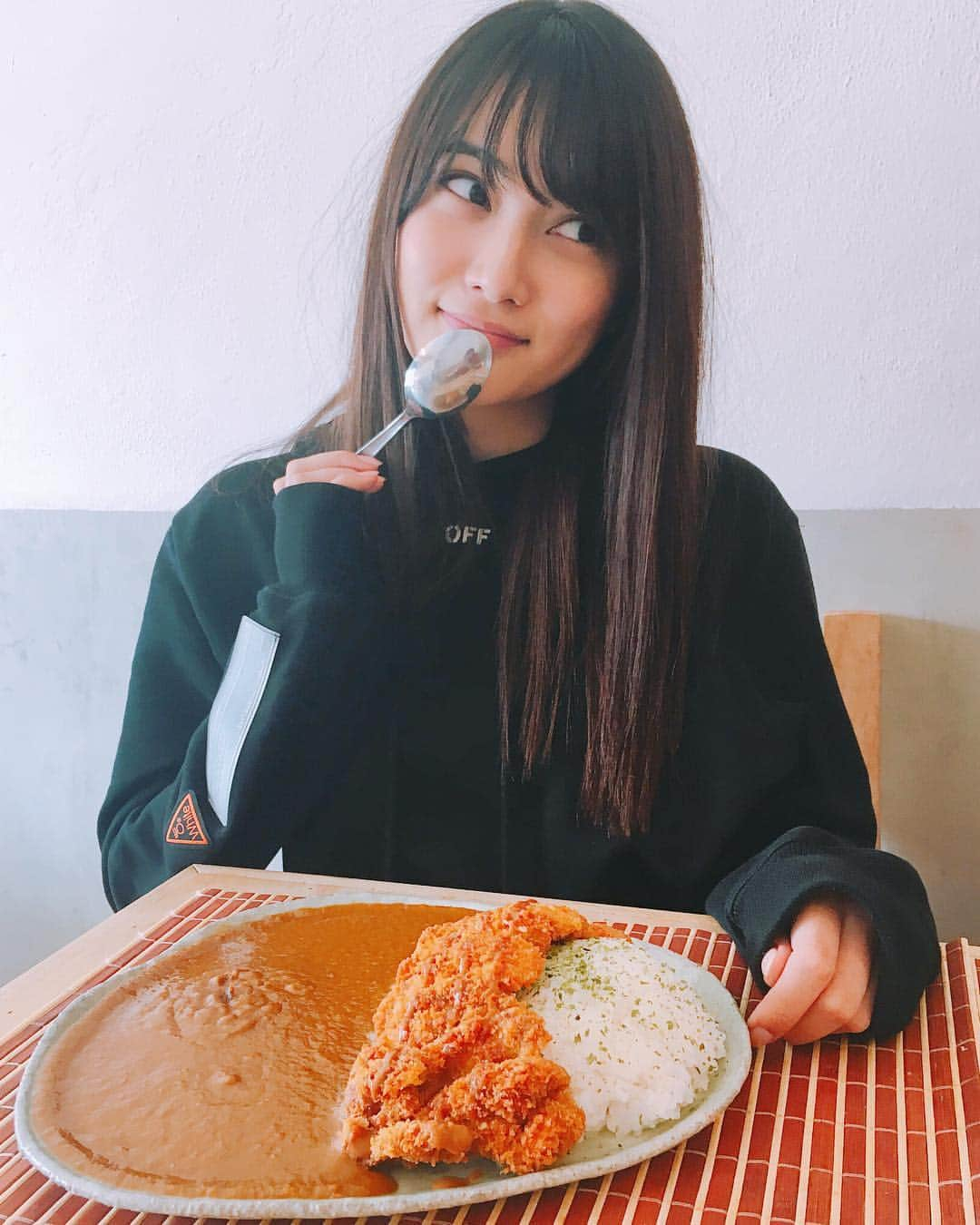 入山杏奈さんのインスタグラム写真 - (入山杏奈Instagram)「🙉🍴💭🧡」9月9日 13時21分 - iamannairiyama