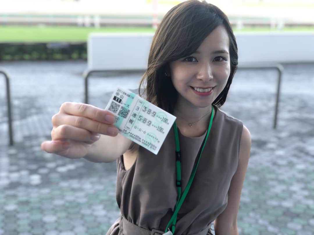 黒澤詩音のインスタグラム：「昨日は #G3 #紫苑ステークス * #詩音じゃないよ #紫苑S #中山競馬場 #馬券 #うまじょ #s2umajo #グリーンチャンネル #キャスター #アナウンサー #競馬 #keiba」