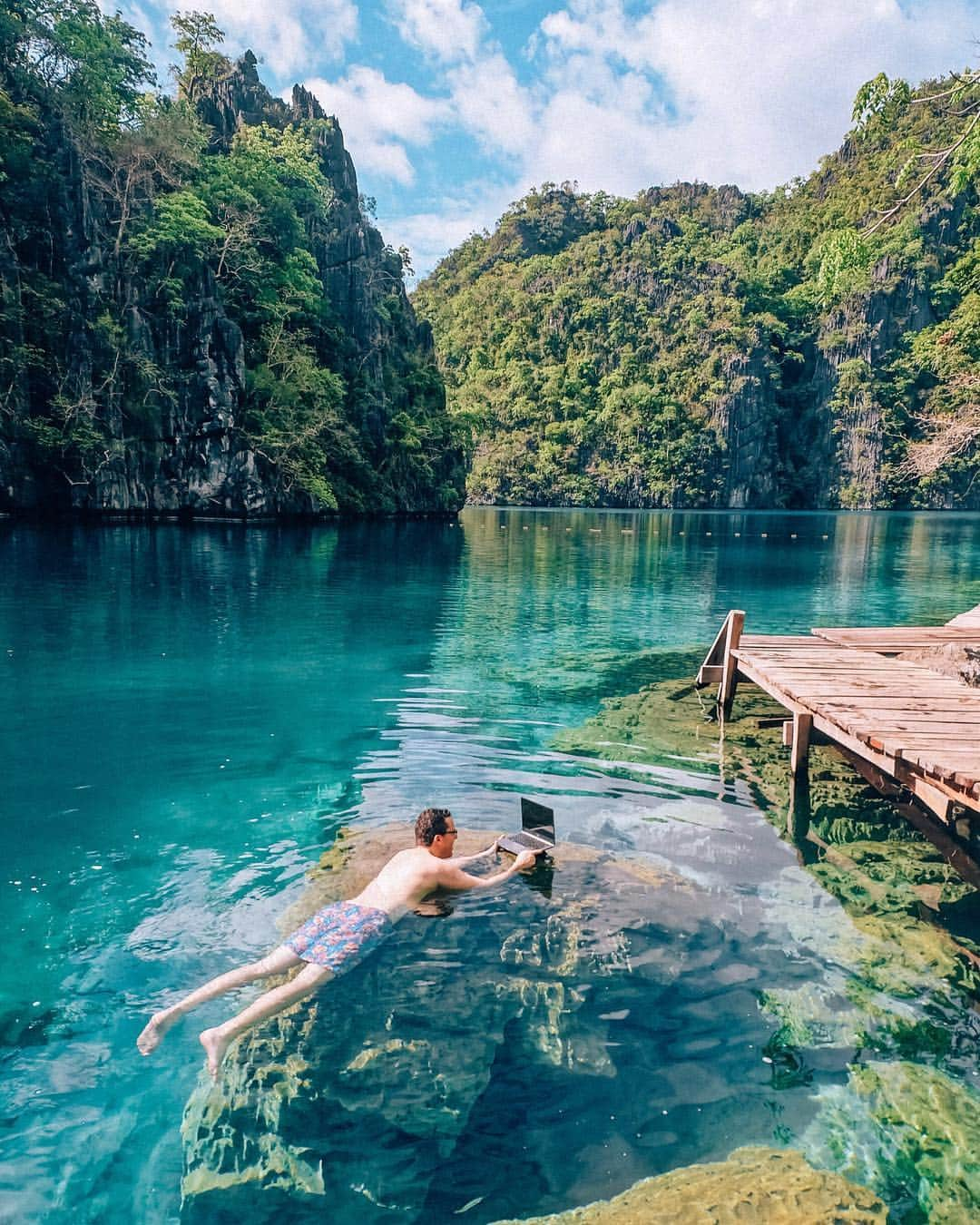 ティモシー・サイクスさんのインスタグラム写真 - (ティモシー・サイクスInstagram)「This was my insane #officewithaview in #coron #philippines and while haters will say it’s photoshopped it’s 100% real, just like all the other crazy places I’ve traded stocks from (get a hotspot you morons who don’t realize technology will change your life) as I’m SO #grateful to have found the #laptoplifestyle that allows me to #workfromanywhere and just because some narrow-minded people don’t approve, guess what...I’m not looking for anyone’s approval, I’m just living my life! I love #stocktrading the most for the freedom it allows me and I post not to try to change the minds of those who doubt me, although my first hater Michael Goode also became my first #millionaire student so there is hope for EVERYONE no matter how inept/lazy you are, I post these photos/videos for my students to help inspire them to #studyhard and achieve #financialfreedom over time AFTER enough #hardwork as it does NOT come easy with 90% of traders losing money. So, haters please hate on, it just motivates me to work harder teaching so more people don’t end up so ignorant/bitter (my 1,000+ FREE YouTube videos are a good place to start), and everyone else follow your heart/passion, whether it’s the #stockmarket or anything else, as this world is so big and beautiful so you should get out there and #exploremore as I push myself to do every day! #ilovemyjob #officeviews #challengeyourself #wifiwealth #pushyourself #dailyinspiration #morefuninthephilippines #jewblue #crazyjews」9月10日 2時56分 - timothysykes