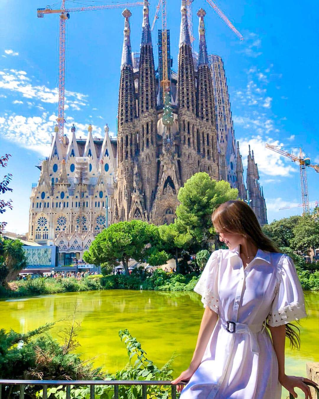 愛沢えみりさんのインスタグラム写真 - (愛沢えみりInstagram)「. 昼間のサグラダファミリア🇪🇸 素敵すぎて二日間行きました🦃💛 . #サグラダファミリア#バルセロナ#スペイン#世界遺産 #SagradaFamilia#Spain#Barcelona#EmiriaWiz」9月9日 20時01分 - emiri_aizawa