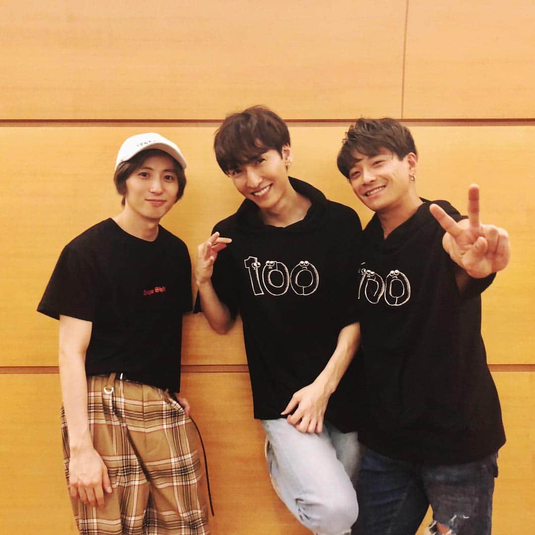 w-inds.のインスタグラム：「w-inds. 13th Album「100」期間限定Instagram、この100投稿目で一旦コンプリート💯とさせていただきます！ 今後はw-inds.公式Twitter（@winds_tv）や公式LINE（@winds）で最新情報をチェックしていただけると嬉しいです。引き続きw-inds.の活動にもご期待ください。 沢山のコメントやいいね👍ありがとうございました！またの機会にお会いしましょう。﻿ ﻿ w-inds. "100" Limited Instagram will end here.﻿ thanks for many comment and like our pic.﻿ see you sometime!﻿ ﻿ #w_inds #100onehundred﻿ #ryohei #keita #ryuichi #thankyou」
