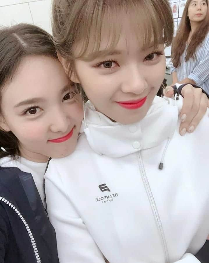 ナヨンさんのインスタグラム写真 - (ナヨンInstagram)「NaJeong or 2Yeon 👭 #TWICE#트와이스#NAYEON#나연」9月9日 20時55分 - twicenayeon