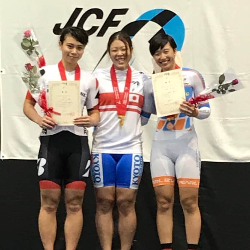 前田佳代乃のインスタグラム：「全日本選手権スプリント10連覇！  大学1年の時から今日まで。 勝ち続けて来ることができました。  優勝者インタビューで発表しましたが 今日をもって引退させてもらうことにしました。 自転車競技を始めて20年。 ナショナルチームに入って10年。 沢山の縁に恵まれてここまでやってこれました。 最後が今のナショナルチームで本当によかった。 自転車競技を通して人としても沢山成長させてもらったと思います。  またこの世界に帰ってこれるようにこれからの道を模索していきたいです。 長い間ありがとうございました！  I declared my retirement at the Japan National Championship held last Sunday. I would like to say that thank you for my sponsors, coaches, staff, friends and family who have done a lot of support. See you again!!」