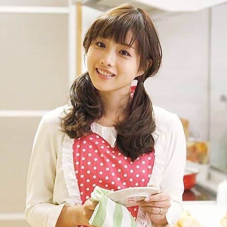 石原さとみ　ファンアカウントのインスタグラム：「エプロン姿のさえこさんかわいすぎ！♡ ・ #石原さとみ#ishiharasatomi  #失恋ショコラティエ#さえこさん」