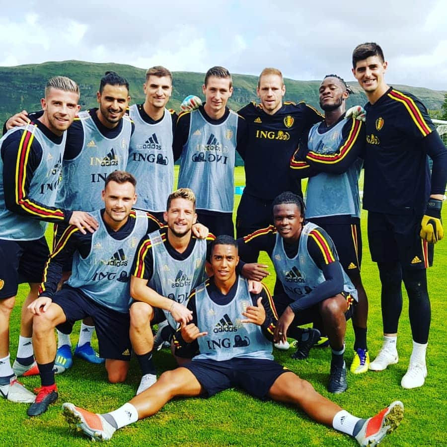 ナセル・シャドリさんのインスタグラム写真 - (ナセル・シャドリInstagram)「Winning team of today😎😎#wearebelgium #reddevils」9月9日 21時58分 - nc22back