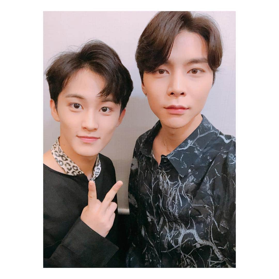 NCT 127さんのインスタグラム写真 - (NCT 127Instagram)「Singapore NCTzens, are you guys ready for us?! Lets get it ✊  From your best duo Johnny and Mark  #NCT #NCT127」9月9日 22時05分 - nct127
