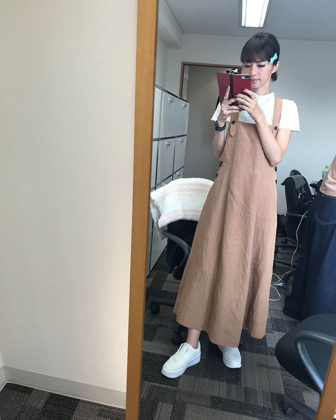 安田美沙子さんのインスタグラム写真 - (安田美沙子Instagram)「ロケの日の私服。楽ちんワンピース❤️ 楽ちんスリッポン。脱ぎ履きしやすいのが嬉しい。スニーカーとか、ついつい裸足で履いちゃう。 ヘアピンはご愛嬌で。笑 #instagood #wear #onepeace #みさこファッション #私服 #nanouniverse  #nike」9月9日 22時32分 - yasuda_misako