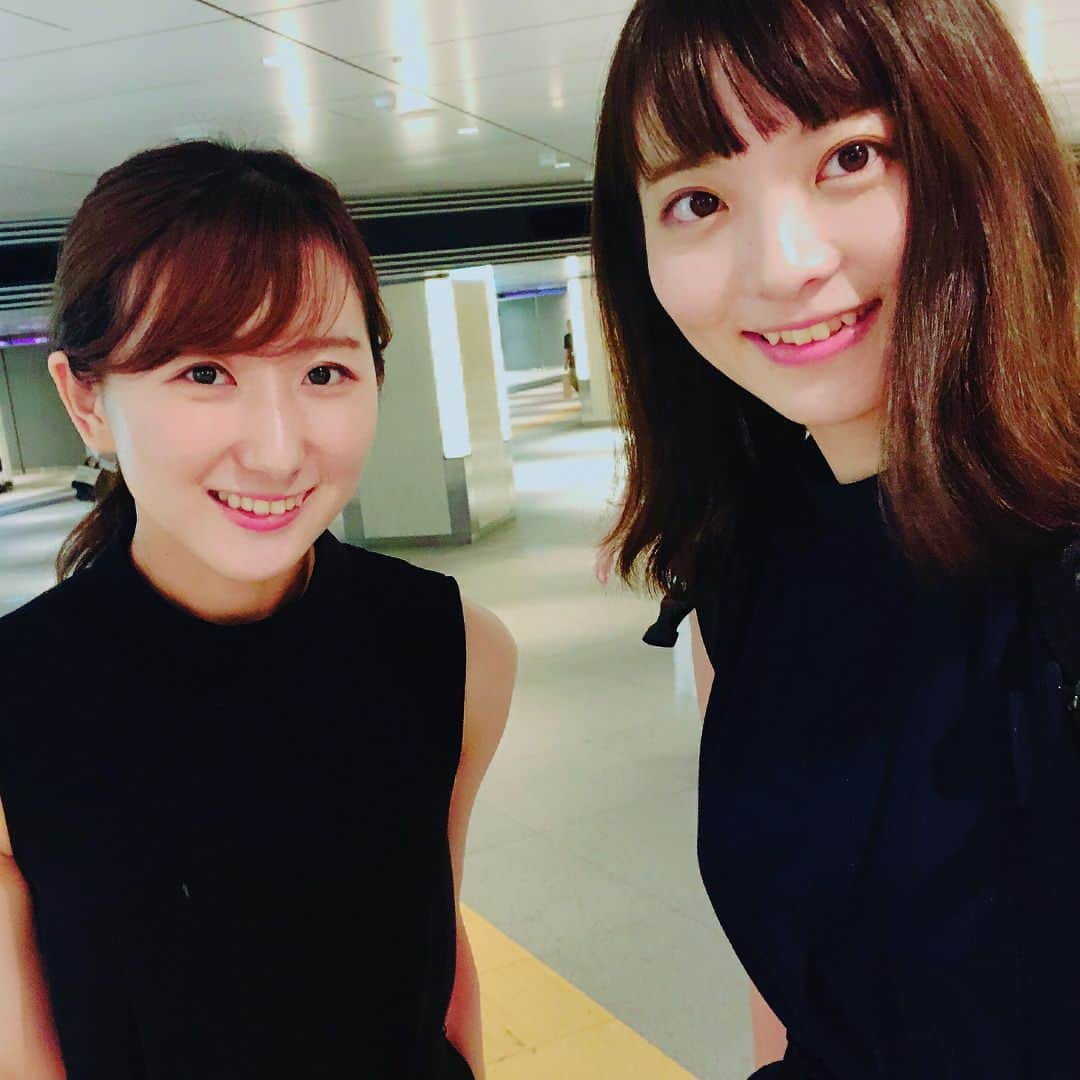 宮坂亜里沙さんのインスタグラム写真 - (宮坂亜里沙Instagram)「載せてなかった最近たち  1. 会社のぴちぴちインターン生たちとディズニー35周年🎉実はみんなが頭につけてるの全部私の笑 2. 会社の大先輩と南イタリア料理コース。ワイン7杯ほど飲んで、この後謎に携帯投げました😱 3. 帰省！安定のゆっこ💙たまたまキャップかぶる 4. 妹氏、20歳。この後家族でプリクラ撮る。 5. ステファニーと初ネイル！ポケモンジム行ってやぶるもすぐに帰ってきた😫 6. 山っこえのさん卒業会。安定の大幅遅刻により1番最後の集合写真で合流。汗だくな一枚😇 7. 昨日の女子会BBQ🍖湘南乃風😎 8. 今日！おなつの2次会打ち合わせ👰ワンピースで洋服かぶるミラクル😂  写真見返してたら寂しくなってきた🐏 10月の峠越えたら！越える！」9月9日 23時07分 - arsmysk