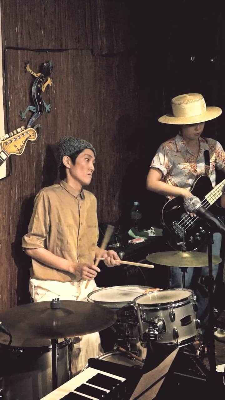 のインスタグラム：「8/25(土)Authentic Noize 2018 ◉モッチェ永井BAND  with TUCKER(Organ) MITSUO(Dr) 八木橋恒治(Gt) Marinko(Ba)  上野まことsax ◉Yossy Little Noise Weaver （icchie & YOSSY） 下北沢 空飛ぶこぶたや  撮影:新井深夜」