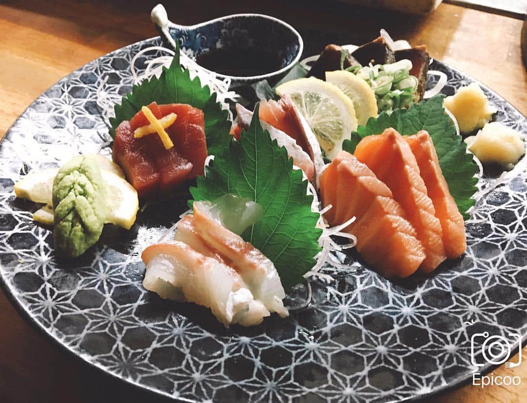 ゆずの小町なんば店のインスタグラム：「お造りの盛り合わせです😁 3種、5種、7種とご用意してますので、ご来店の際に是非食べてみてくださいね😁 #ゆずの小町 #ゆずの小町なんば店 #居酒屋 #個室 #個室居酒屋 #ゆず #ゆずイロハ #ゆずっこ #ゆずの輪 #japan #osaka #instagood #instafood #instashot #instapic」