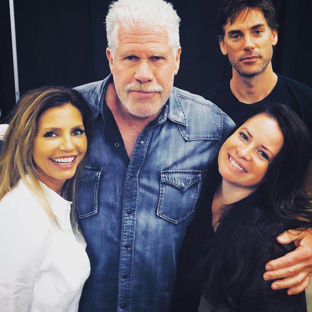 ホリー・マリー・コームズのインスタグラム：「I got your Charmed reunion right hur. And your #sonsofanarchy so there mothertruckers.」