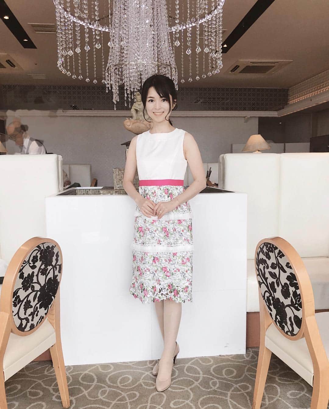 のインスタグラム：「@naccy0112 なっしーが着ていて一目惚れしたワンピ。すぐさまポチしました笑  肩から脇にかけて私には少し大きかったのでお直しに出したよ。この日初おろし〜(*´꒳`*) #ワンピース #ワンピース大好き #cherryann」