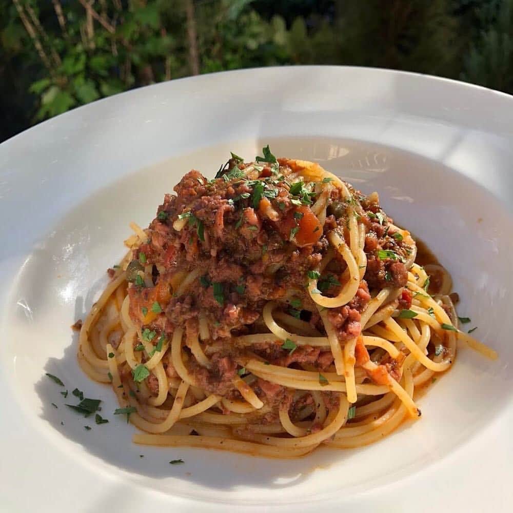 カフェ ラ・ボエムさんのインスタグラム写真 - (カフェ ラ・ボエムInstagram)「今週のWeekly Pasta (9月10日～9月16日) ラ・ボエムより週替わりパスタの情報お届け。 今週はイタリア料理の定番、タコラグーのパスタです。 タコのうま味と完熟トマトの酸味が凝縮されたソースとオレガノの香りが、 南イタリアを思わせます。  今週のパスタ考案者… 鈴木昌嗣  #cafelaboheme #カフェラボエム #ラボエムクアリタ . #新メニュー  #クアリタ渋谷 #シーフード  #トマトパスタ  #tomato #表参道ランチ  #渋谷ランチ #銀座ランチ #白金 #麻布十番グルメ  #自由が丘ランチ  #銀座ランチ #舞浜イクスピアリ  #お台場デート .  #pasta  #パスタ #gourmet #italianrestaurant #tokyo #カフェ #レストラン #イタリアン #窯焼き #君の名は」9月10日 10時33分 - boheme_gd