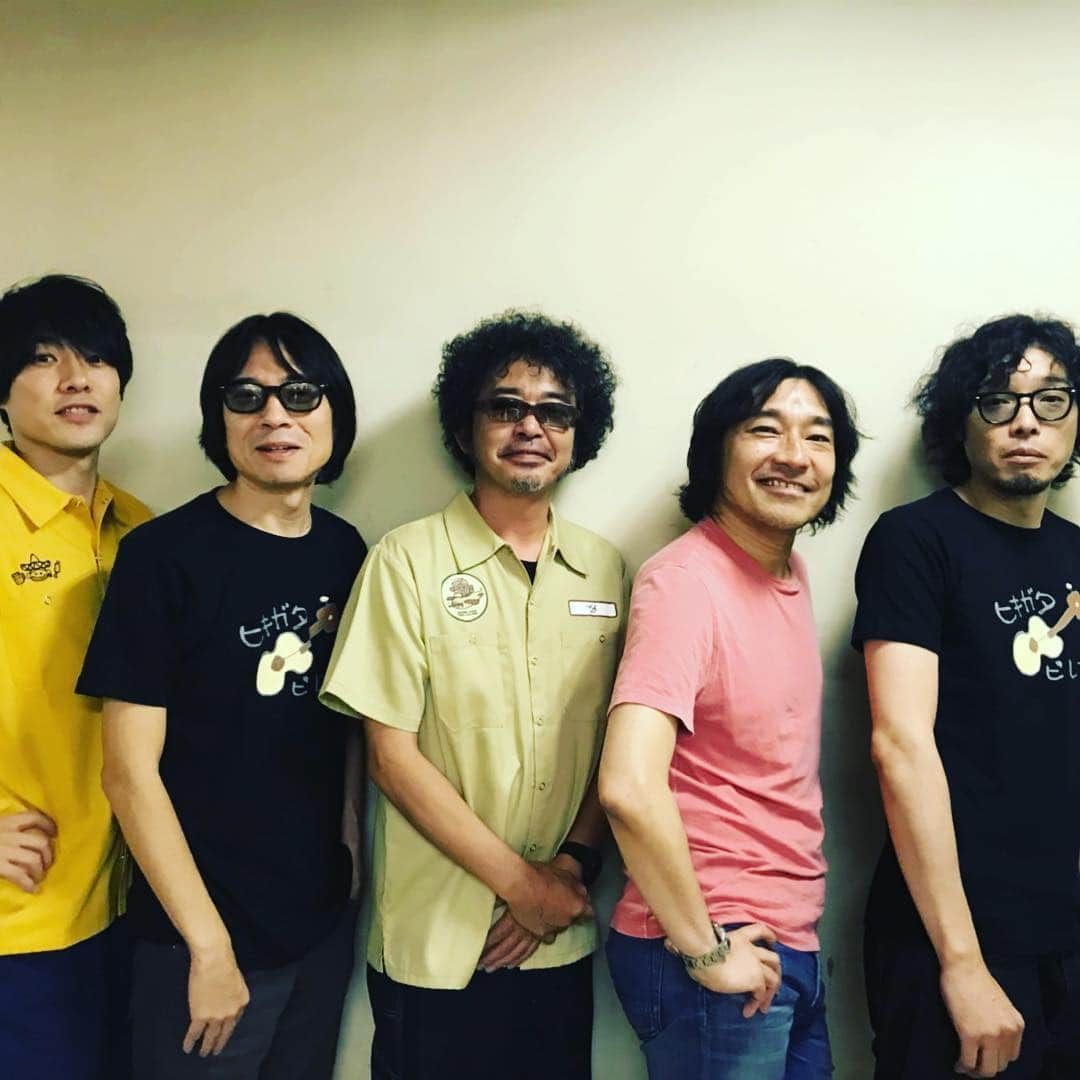 トータス松本のインスタグラム：「民生くんの「カンタンヒキガタビレ」に参加させてもらいました。楽屋もステージもほんとに楽しいのよねー。 #奥田民生 #えらいぞ #カンタンヒキガタビレ #YOKING #斉藤和義 #山内総一郎 #たくさんの募金 #ありがとうございました」