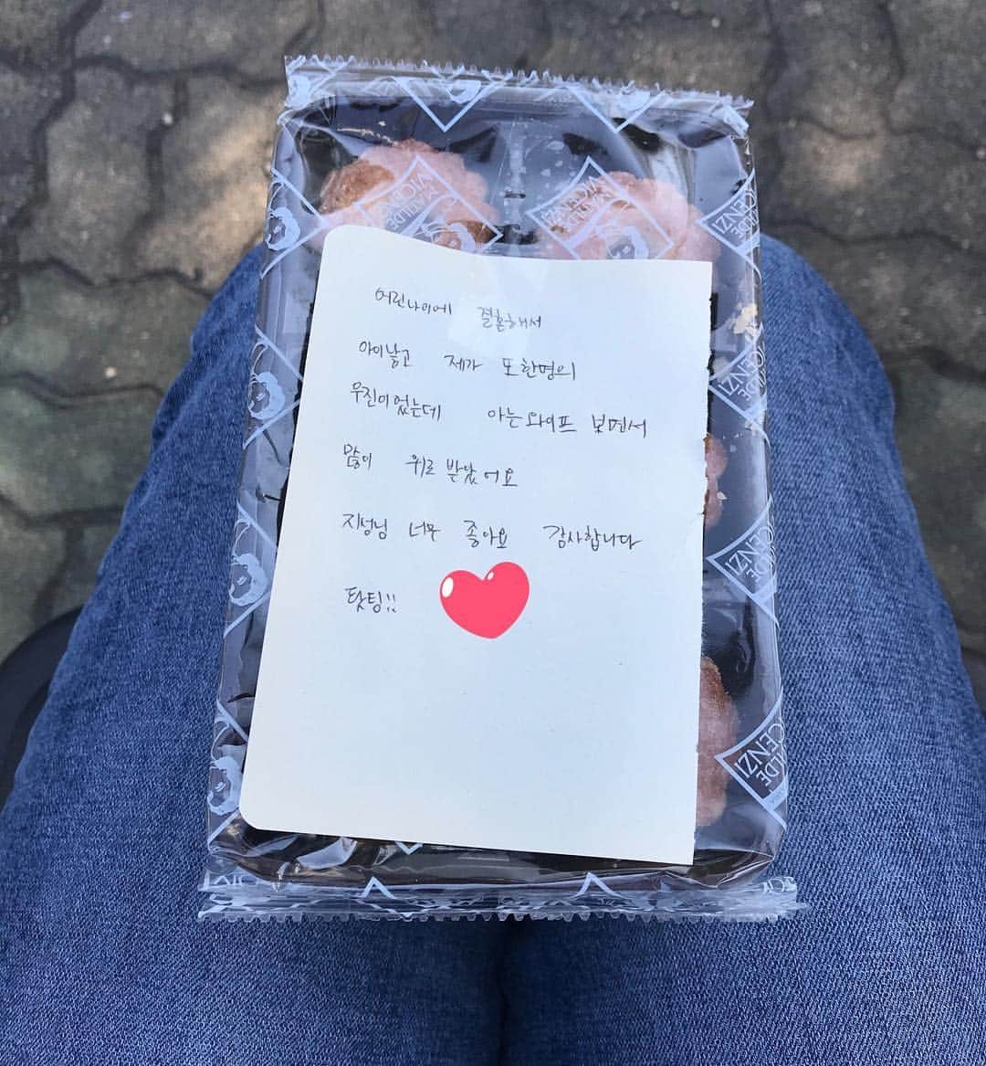 チソンのインスタグラム：「#지성 #**맘~ 진심으로 위로가 되었으면 좋겠어요. 진심으로 감사해요. 저도 힘이 납니다~ **맘! 모든 엄마들!! 힘내세요. ❤️」