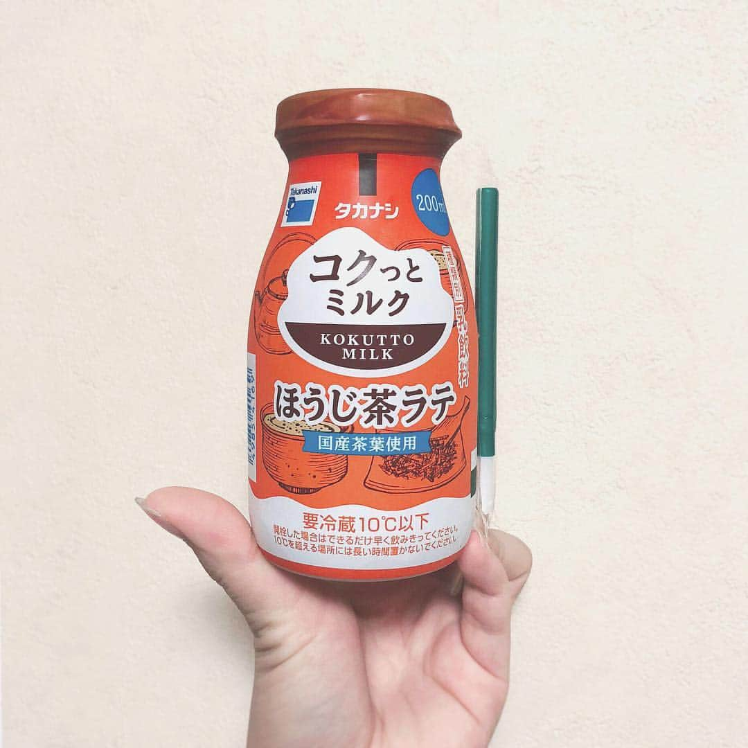 ?さんのインスタグラム写真 - (?Instagram)「momoy☺︎﻿ ﻿ ﻿ コンビニでみつけたら絶対かう！コクっとミルク♡﻿ ﻿ ﻿ ほうじ茶ラテだいすきだから、新しいのが出てると﻿ 試しに飲んでみるけど…どれもいまいちだった😖﻿ ﻿ でもこれは私の理想にかなり近かったの🍵﻿ ほうじ茶の香りがしっかりあって、甘さも控えめ。﻿ ﻿ ﻿  #ほうじ茶ラテ好き さんにこそ飲んでほしい♥﻿ ﻿ ﻿ ﻿  #コンビニドリンク #ほうじ茶 #ラテ #ほうじ茶ラテ﻿  #コクっとミルク #タカナシ #ミルク #ミルク大好き﻿  #国産茶葉 #ほうじ茶好き #ひと息 #休み時間﻿  #お気に入り❤️ #フォローミー #インスタ映え ﻿ ﻿」9月10日 21時53分 - joyu_diary