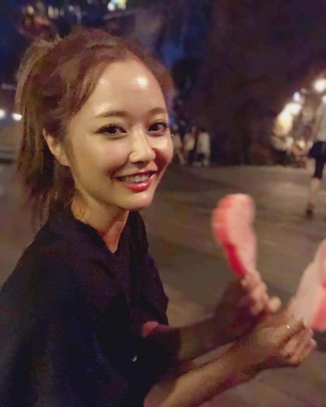 秋谷理恵のインスタグラム：「ディズニーランドのチョコクランチのアイスがすき😋」