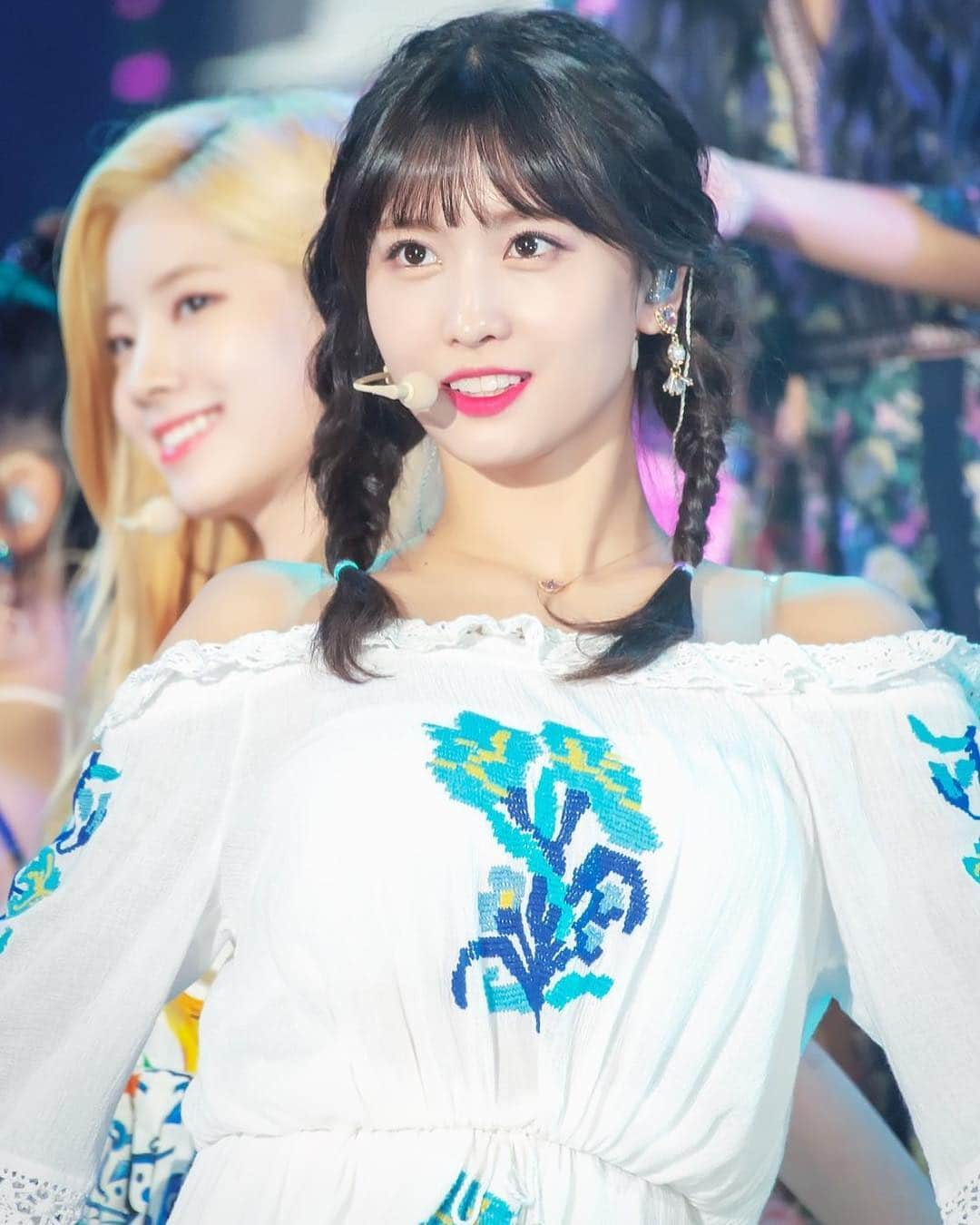 モモさんのインスタグラム写真 - (モモInstagram)「♡ [Fantaken] #모모 - 180908 DMC Festival 2018 Korean Music Wave #트와이스 #모모 #平井もも #もも #TWICE © studio parn, mooguring, fancy raccoon」9月10日 15時55分 - momojype