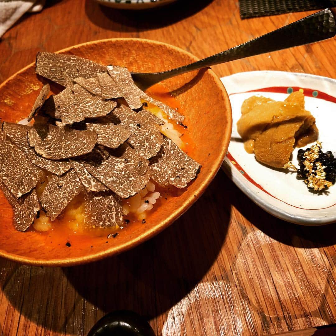 まふまふのインスタグラム：「トリュフ卵かけご飯  世界の三大珍味  トリュフ好きにはたまらないおいしさでした(´；ω；`)」