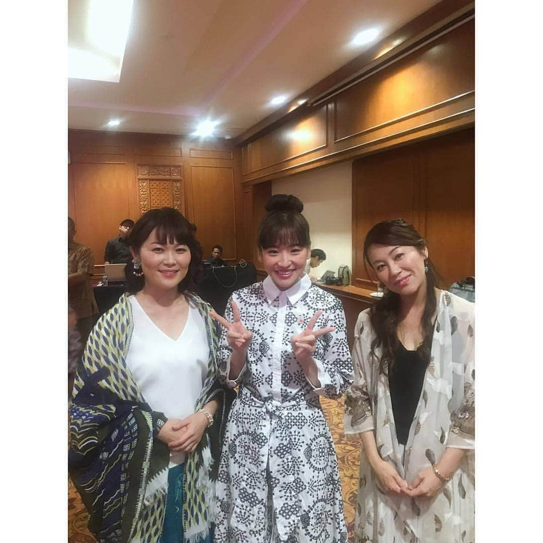 仲川遥香さんのインスタグラム写真 - (仲川遥香Instagram)「Thank you KIRORO❤️ I like Kiroro♥️♥️♥️I’m so happy ♥️ 大好きなKIROROさんと写真撮れた❤️ アルバムとか全部持ってますって伝えたかったけど緊張して伝えれなかった😭💓 #indonesia #jakarta #japan #musicfestival2018  #日本インドネシア  #日本インドネシア国交樹立60周年親善大使  #ジャカルタ生活 #6年目  #kiroro #harukanakagawa #仲川遥香」9月10日 22時14分 - wayesa07