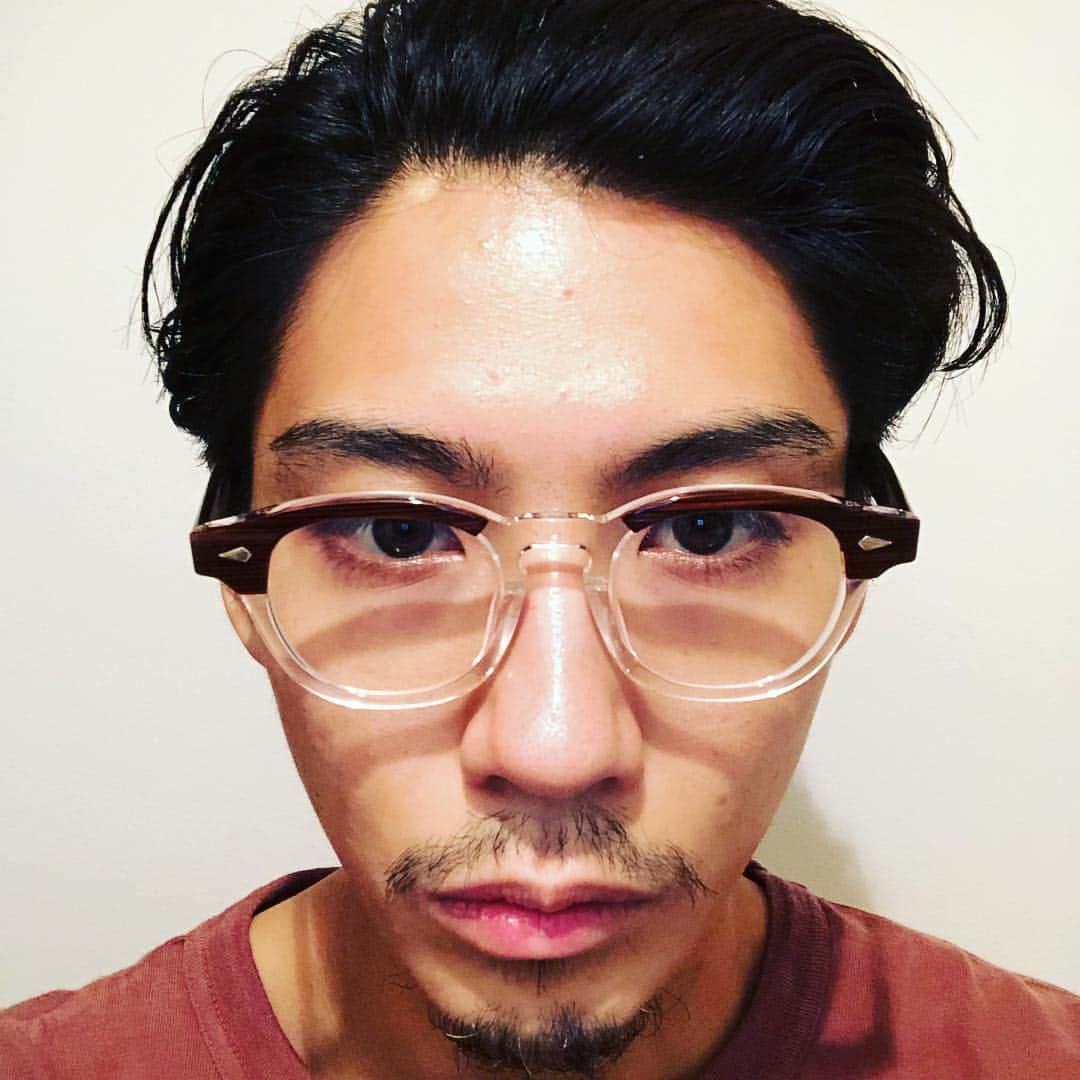 賀来賢人さんのインスタグラム写真 - (賀来賢人Instagram)「ヒゲ生えるようにはなったけど  もうちょっと濃くなりたい  顔も濃くなりたい  けんと」9月11日 2時03分 - kento_kaku