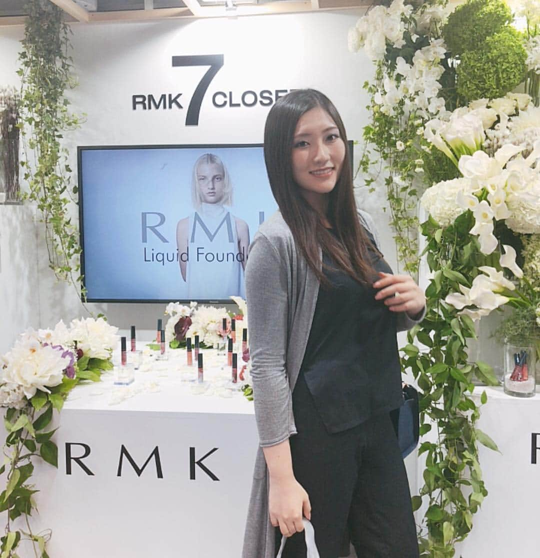 松丘雪那さんのインスタグラム写真 - (松丘雪那Instagram)「. RMK 7 CLOSET に一足先に行ってきたよー！ 今日から１７日まで表参道にRMKさんのポップアップストアが☺️ 服を着替えるみたいにメイクで顔も着替えちゃう！ メイクしてくださるスペースがあってRMKさんらしくカラーで秋メイクに変身☺️着替えた💗笑 深い色の赤は自分で持ってないけど、欲しくなった〜💄 . . . . . . #model #me #smile #invent #makeup #rmk #influencer #pr #bebeautiful #rmkマイファンデーション #rmk7 #メイク #イベント #モデル #インフルエンサー」9月11日 15時50分 - yukina.23na